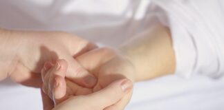 Czym różni się terapia manualna od masażu?
