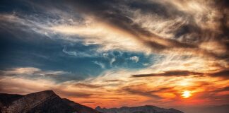 Ile godzin pracuje recepcjonistka w hotelu?